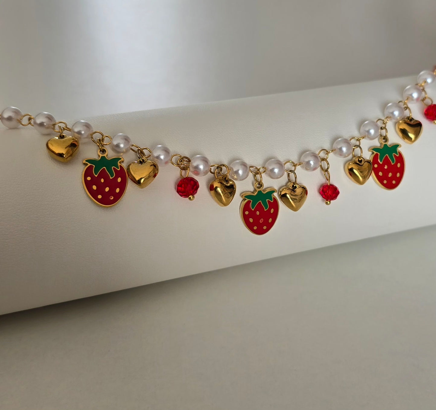 Bracelet charms pendentifs fraises et cœurs