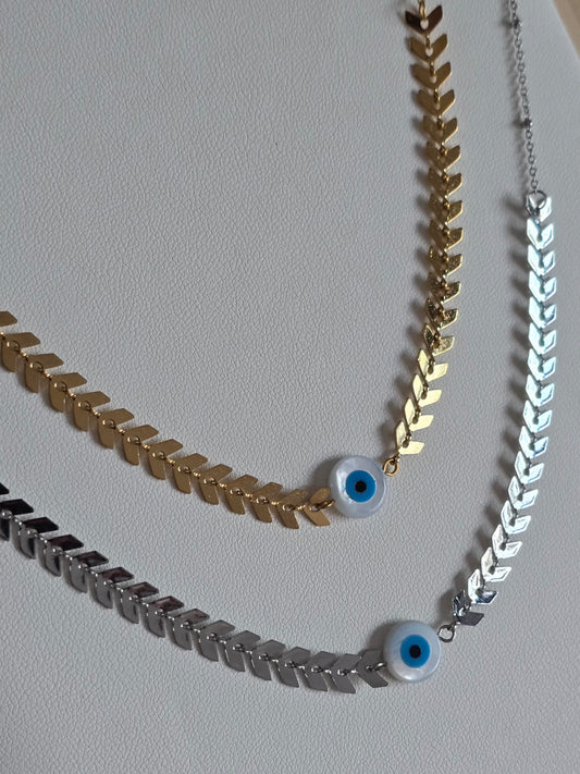 bijou porte-bonheur, collier fin avec motif chevrons épi et perle oeil bleu