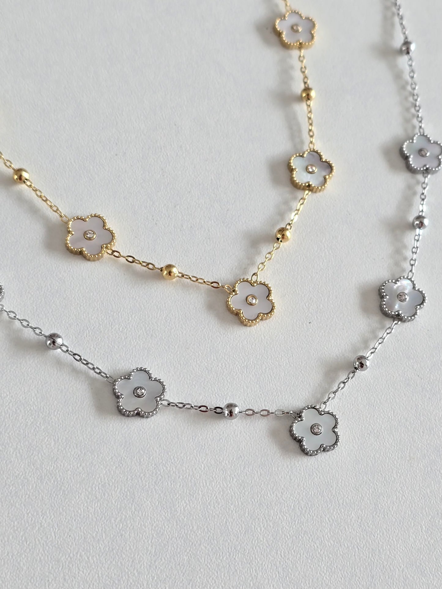 bijou raffiné en acier inoxydable, collier avec fleurs et strass