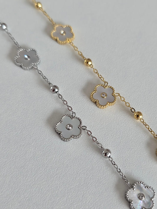 collier Dalia doré et argenté avec fleurs et petites perles brillantes