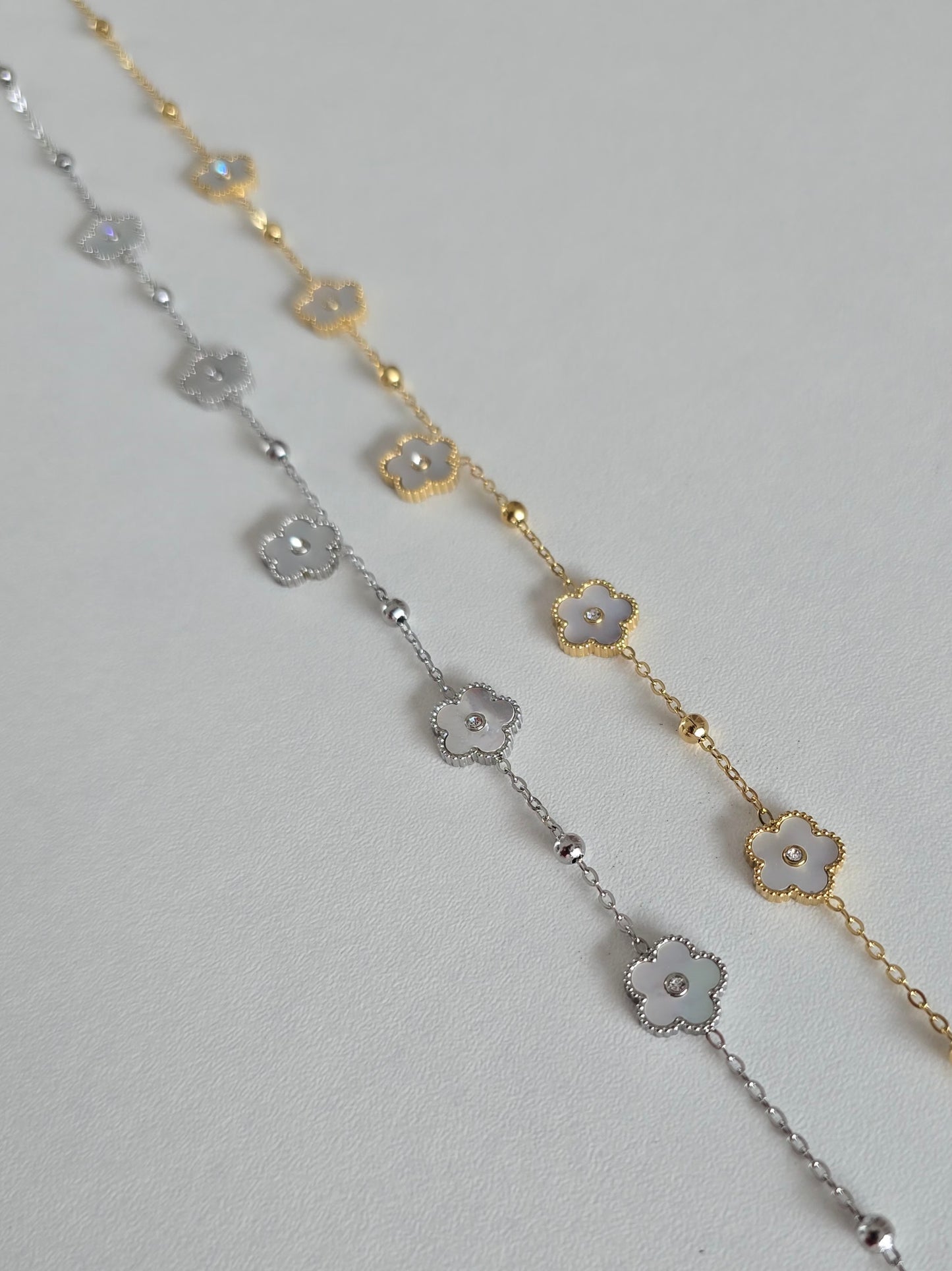 collier doré ou argenté, design floral avec perles et strass