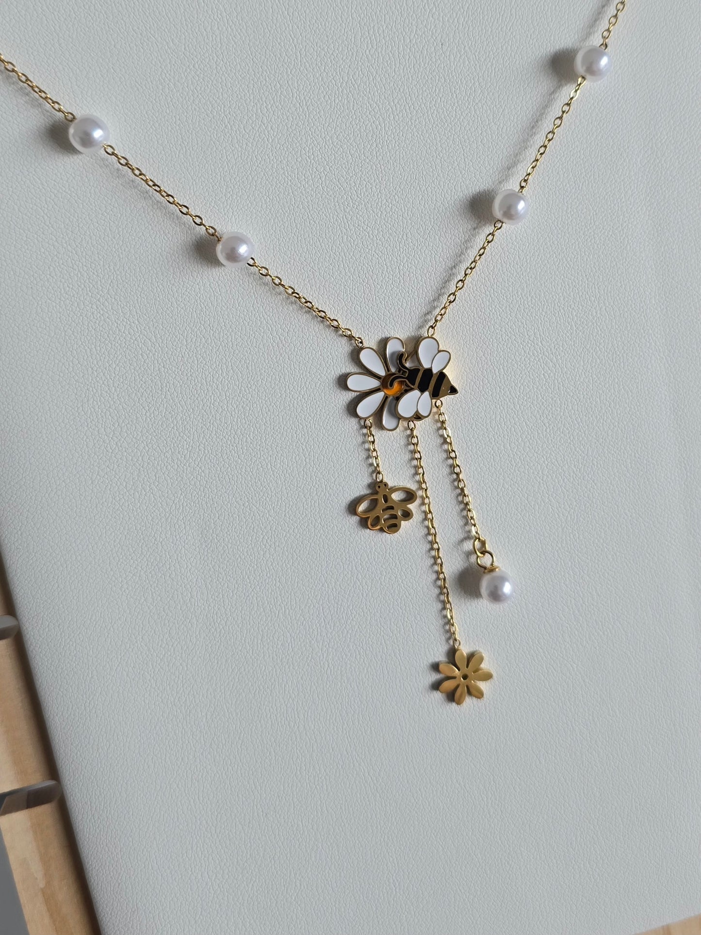 Bijou doré en acier inoxydable avec perles blanches et pendentifs nature