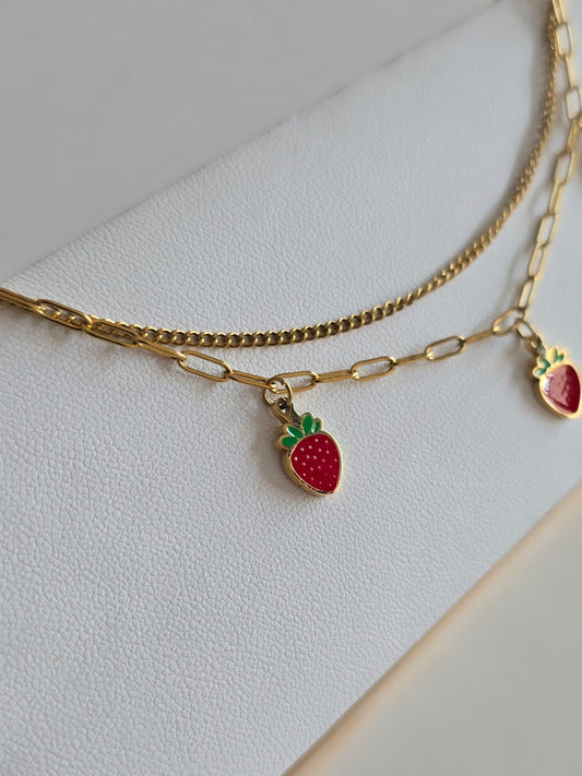 bijou fantaisie doré avec double chaîne et charms fraise rouges
