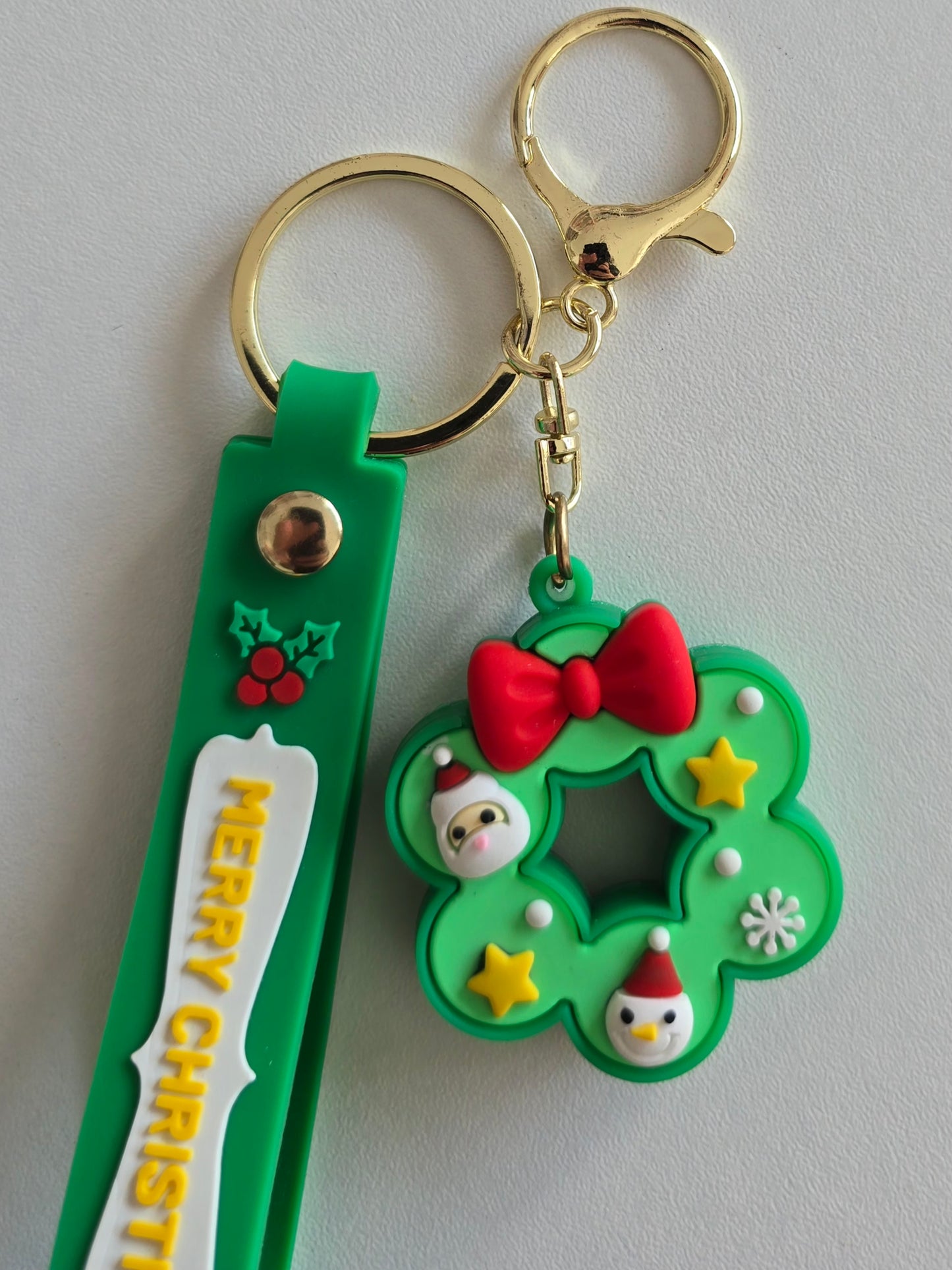 accessoire de noël Lumi, porte-clés couronne décorée d'étoiles et flocon