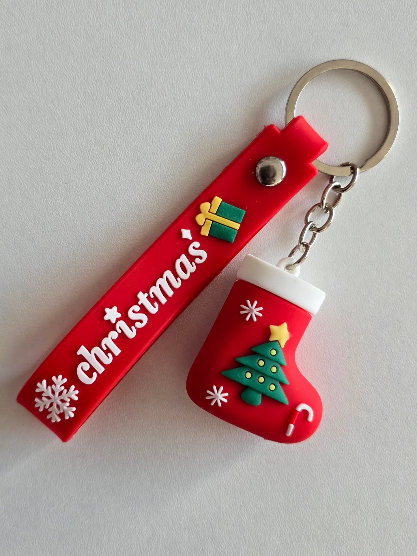 Chaussette de Noël rouge en porte-clés avec sapin et sucre d'orge