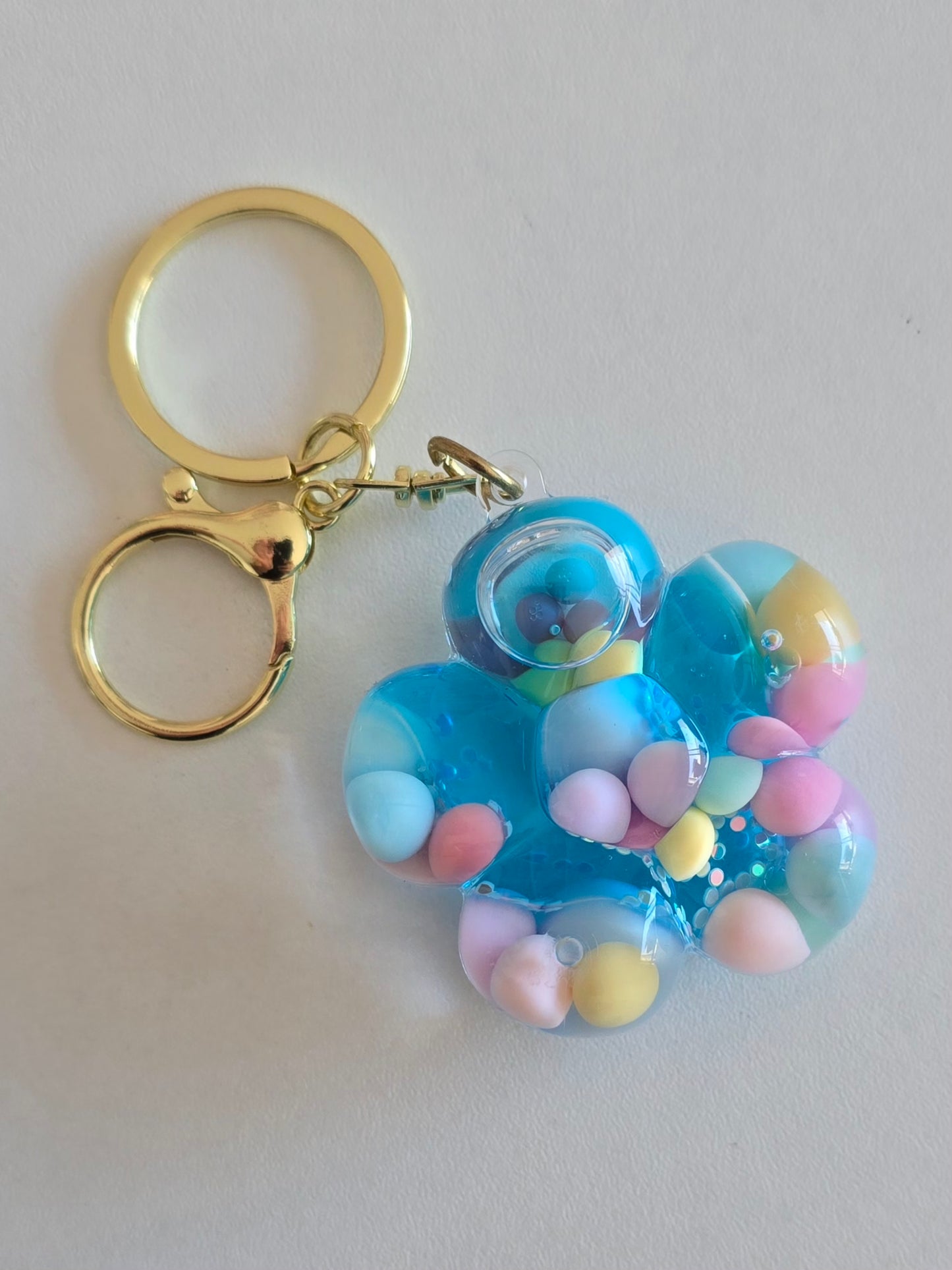 accessoire kawaii bleu océan avec billes pastel et paillettes