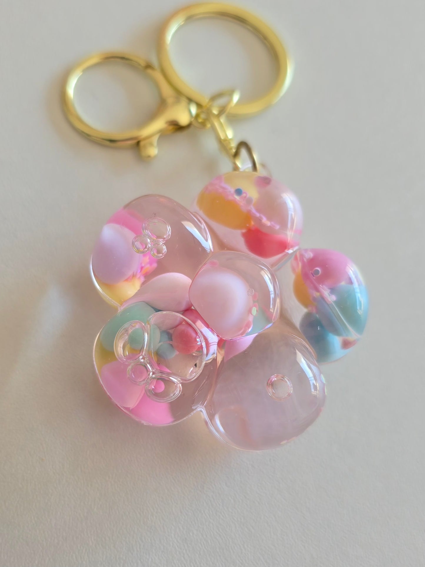 porte-clé fleur pastel avec billes flottantes