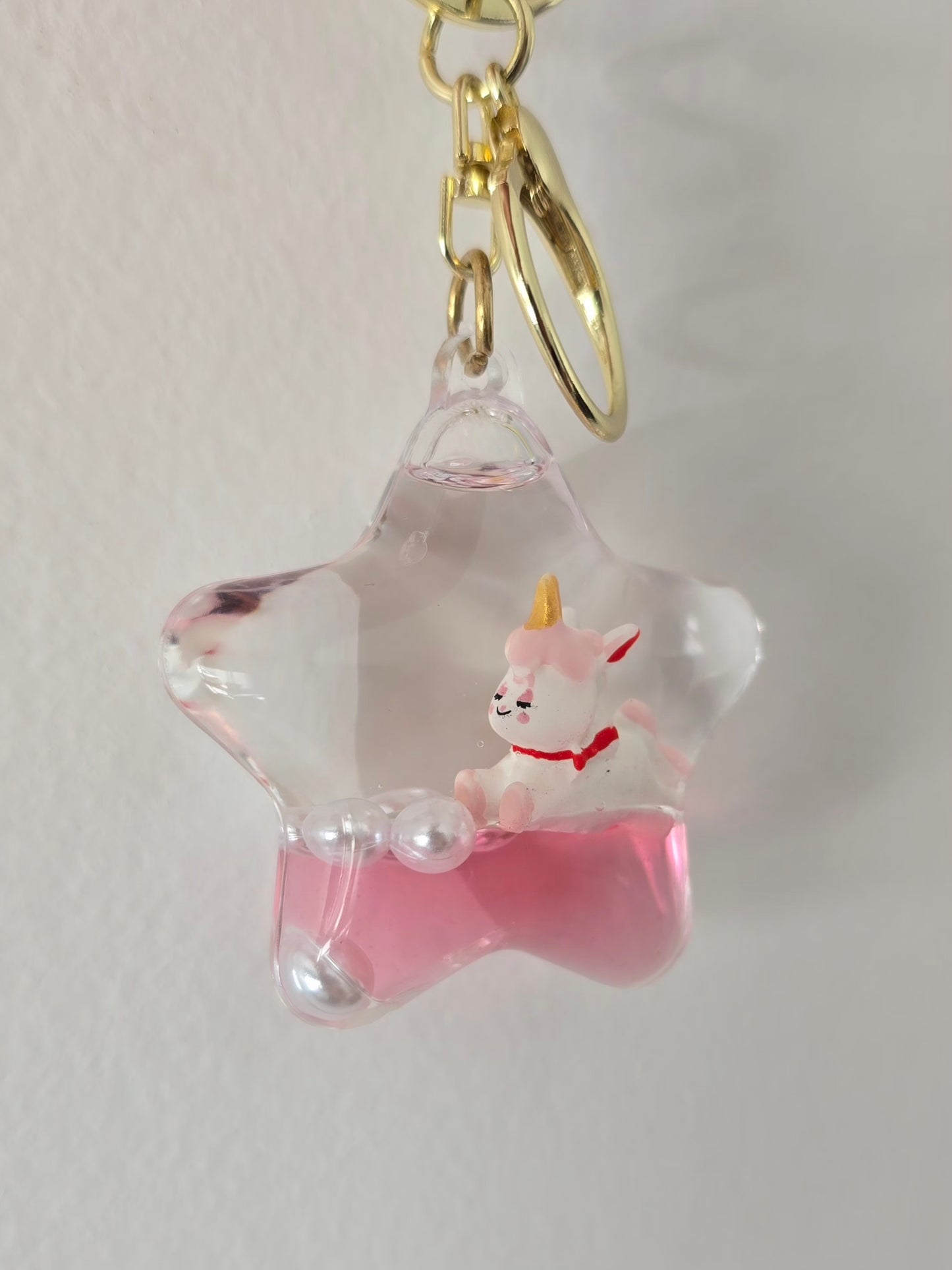 porte-clé kawaii avec licorne blanche et corne dorée