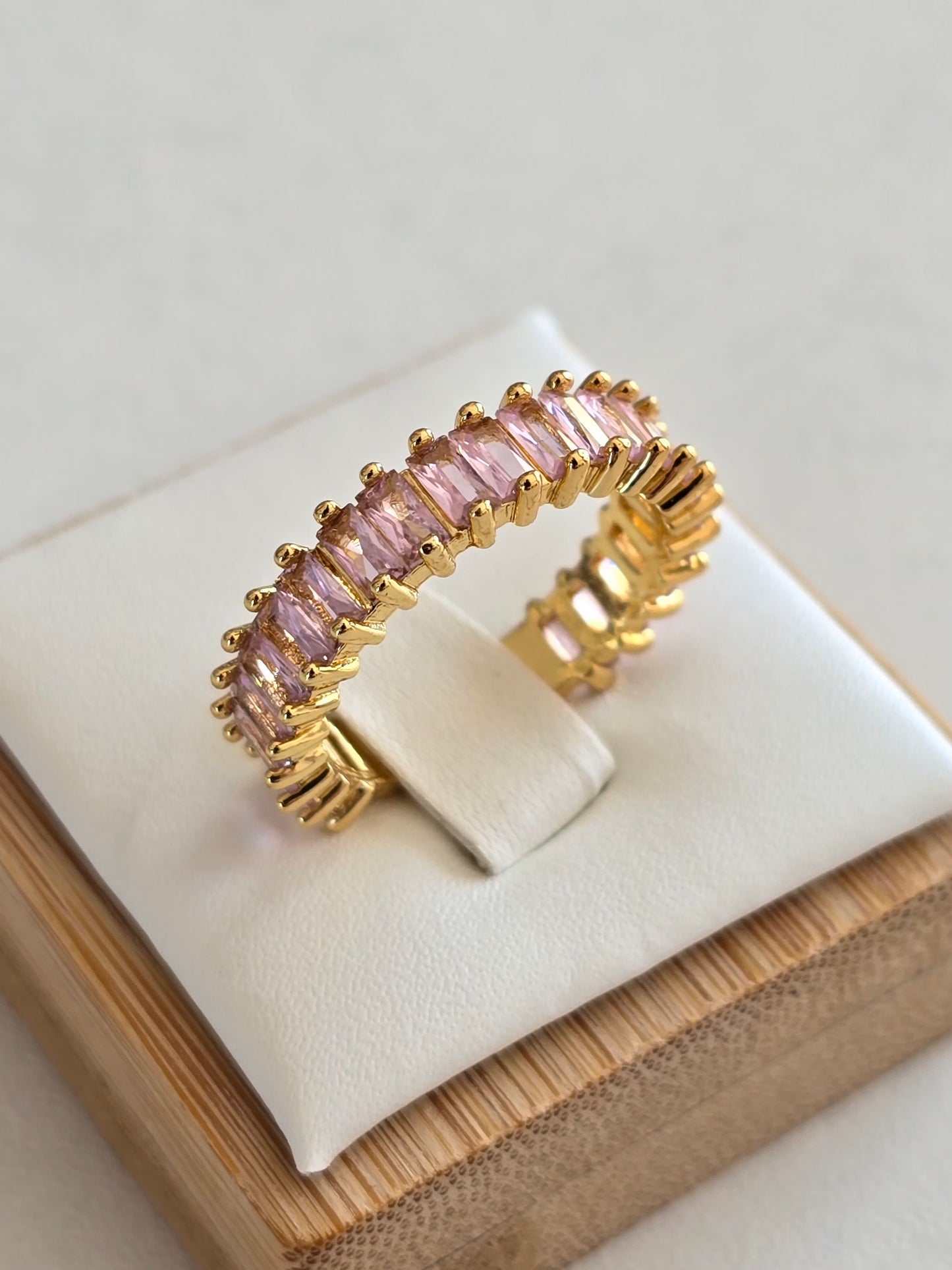 Bague ajustable en acier inoxydable doré avec pierres roses
