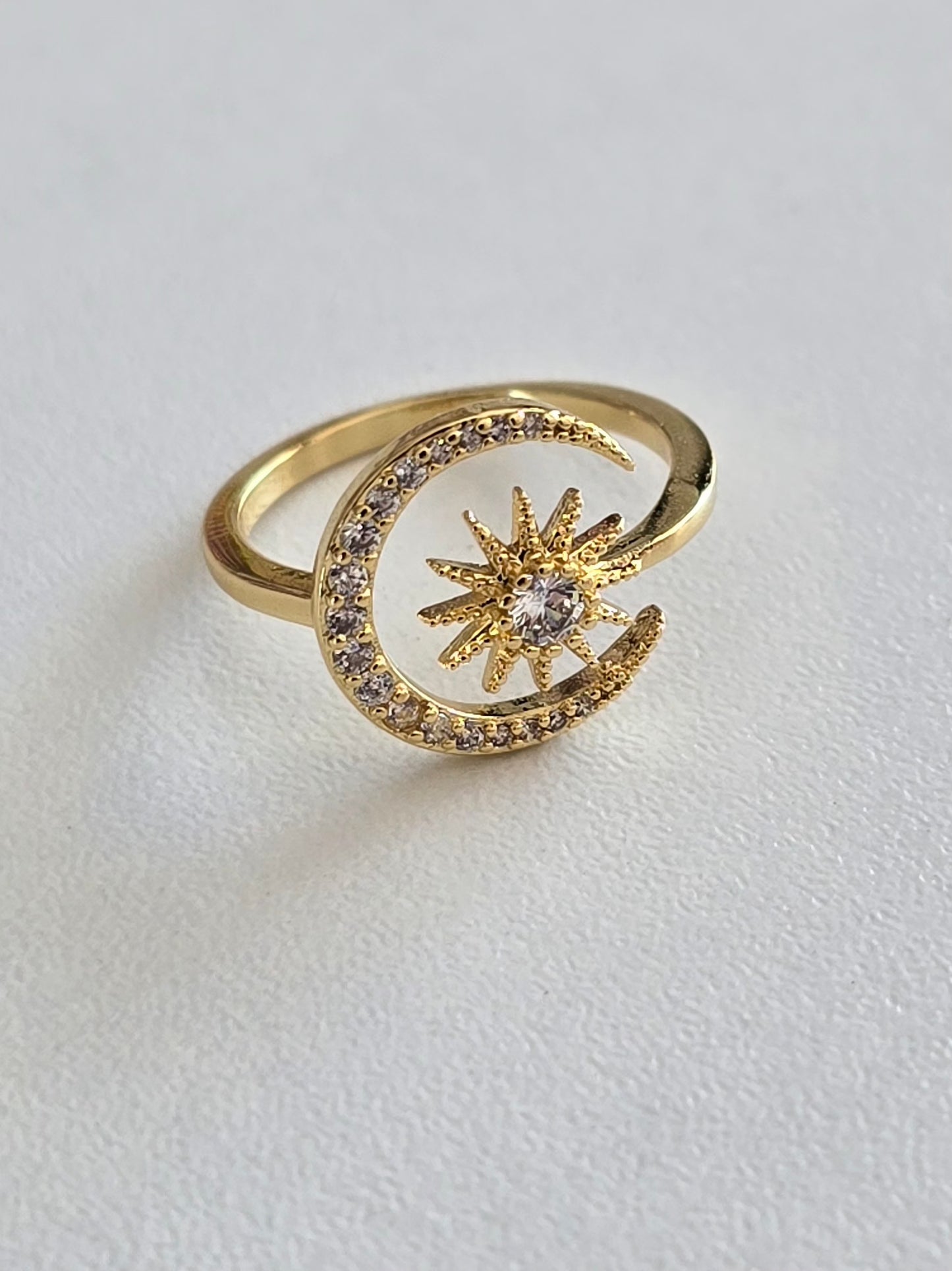 Bague Lunara dorée avec lune et soleil