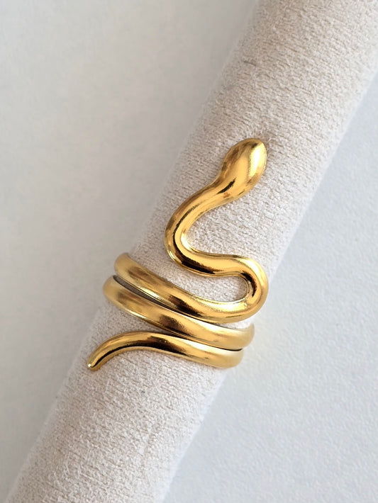 Bague Naga dorée en forme de serpent enroulé