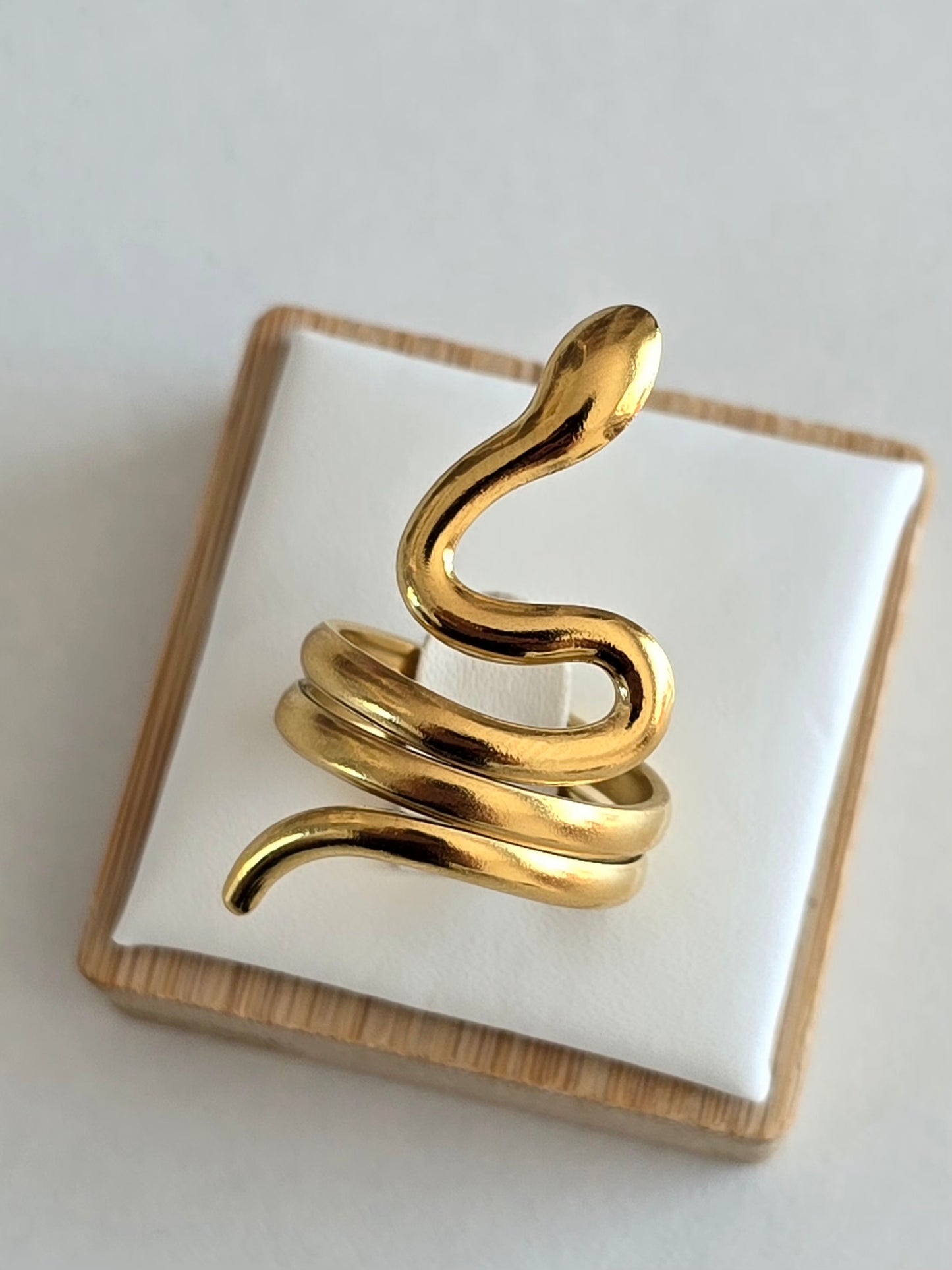 Bague Naga dorée non ajustable en acier inoxydable