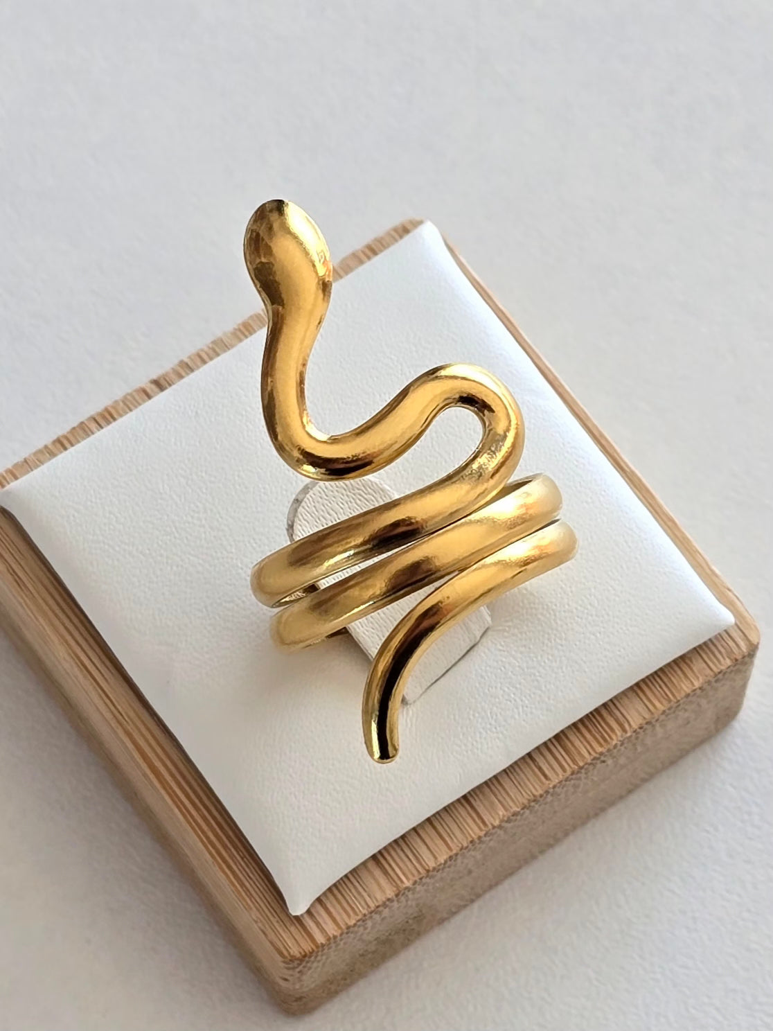 Bijou serpent enroulé, bague Naga, symbolique