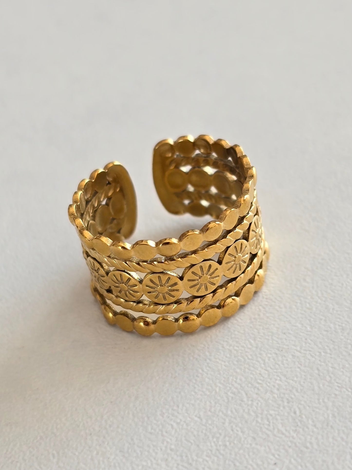 Bague Aurélia dorée large de 13 mm, élégante et raffinée