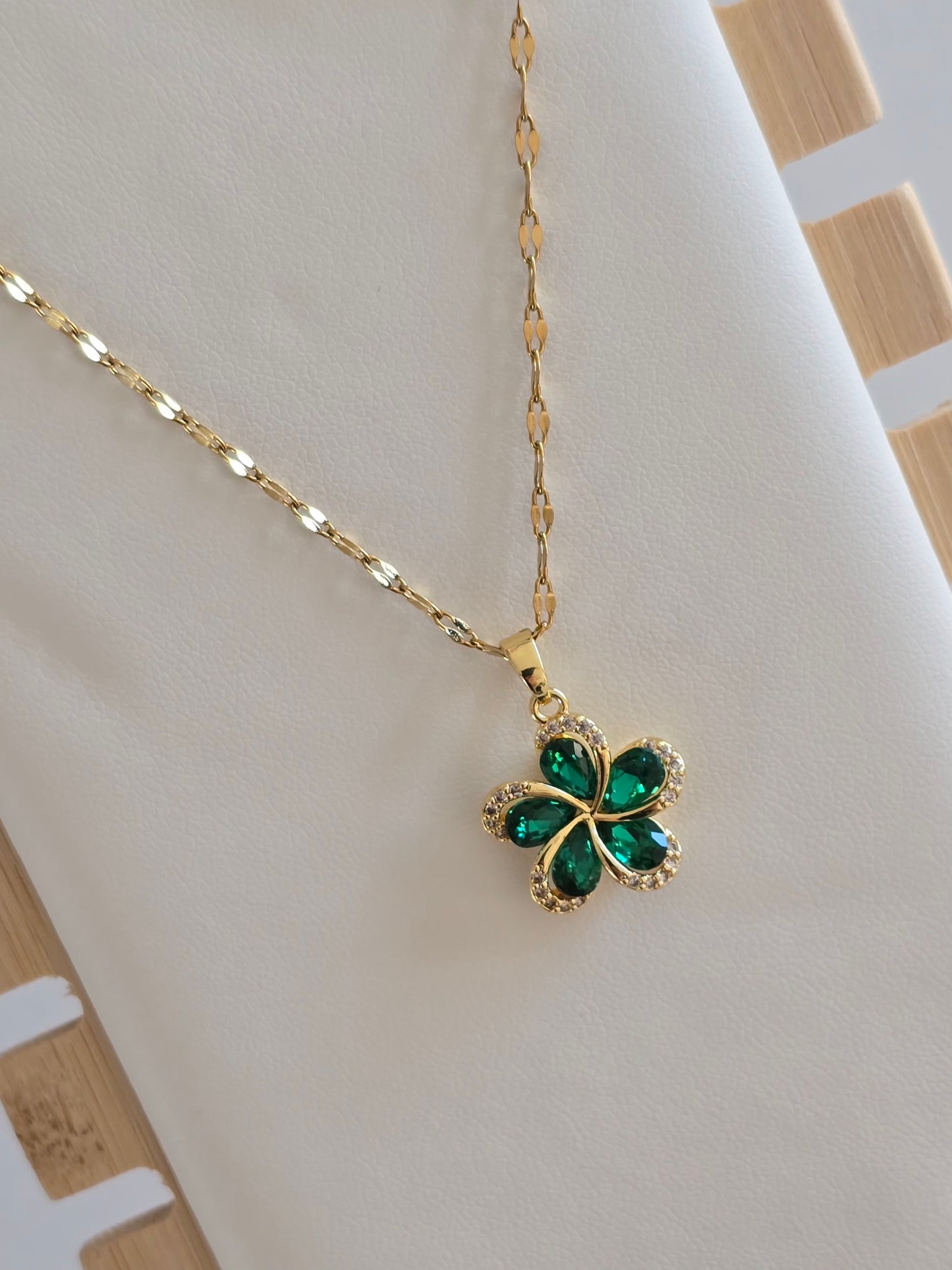 magnifique collier fleur verte en acier inoxydable