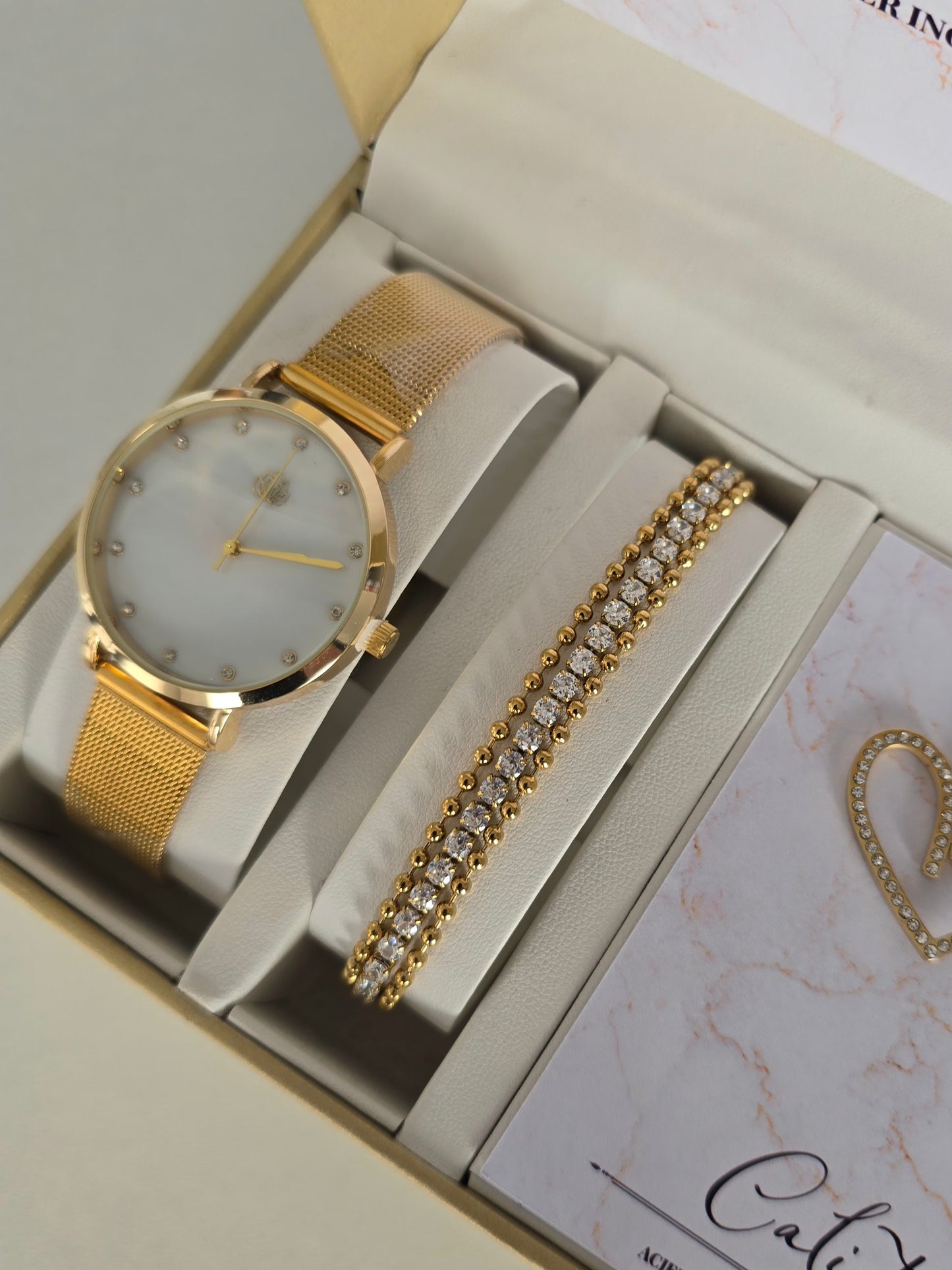 Coffret luxe Calista doré avec montre brillante et accessoires en acier inoxydable