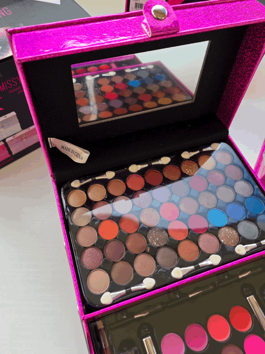 Grosse malette de maquillage rose