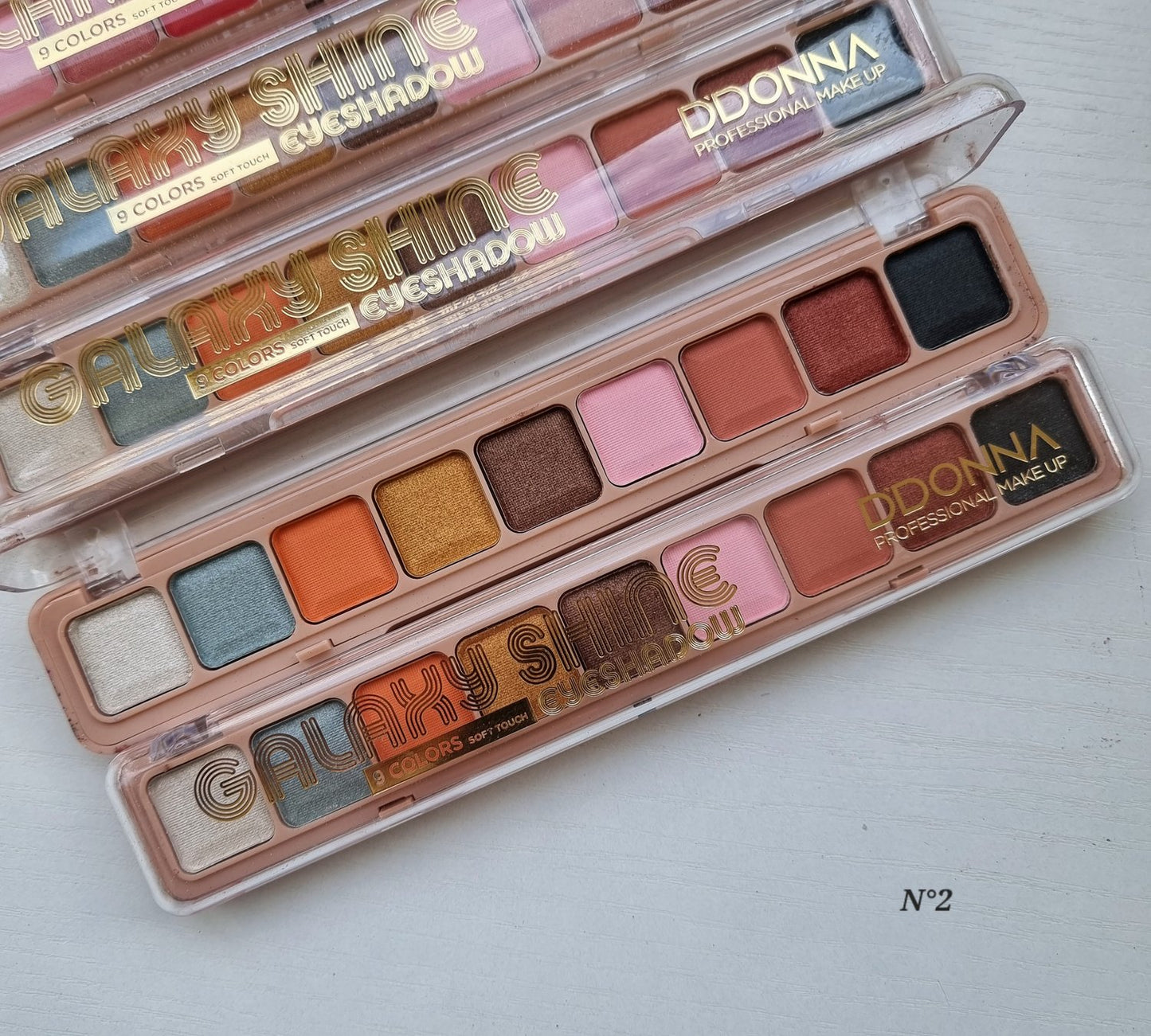 Palette d'ombres à paupières colorées