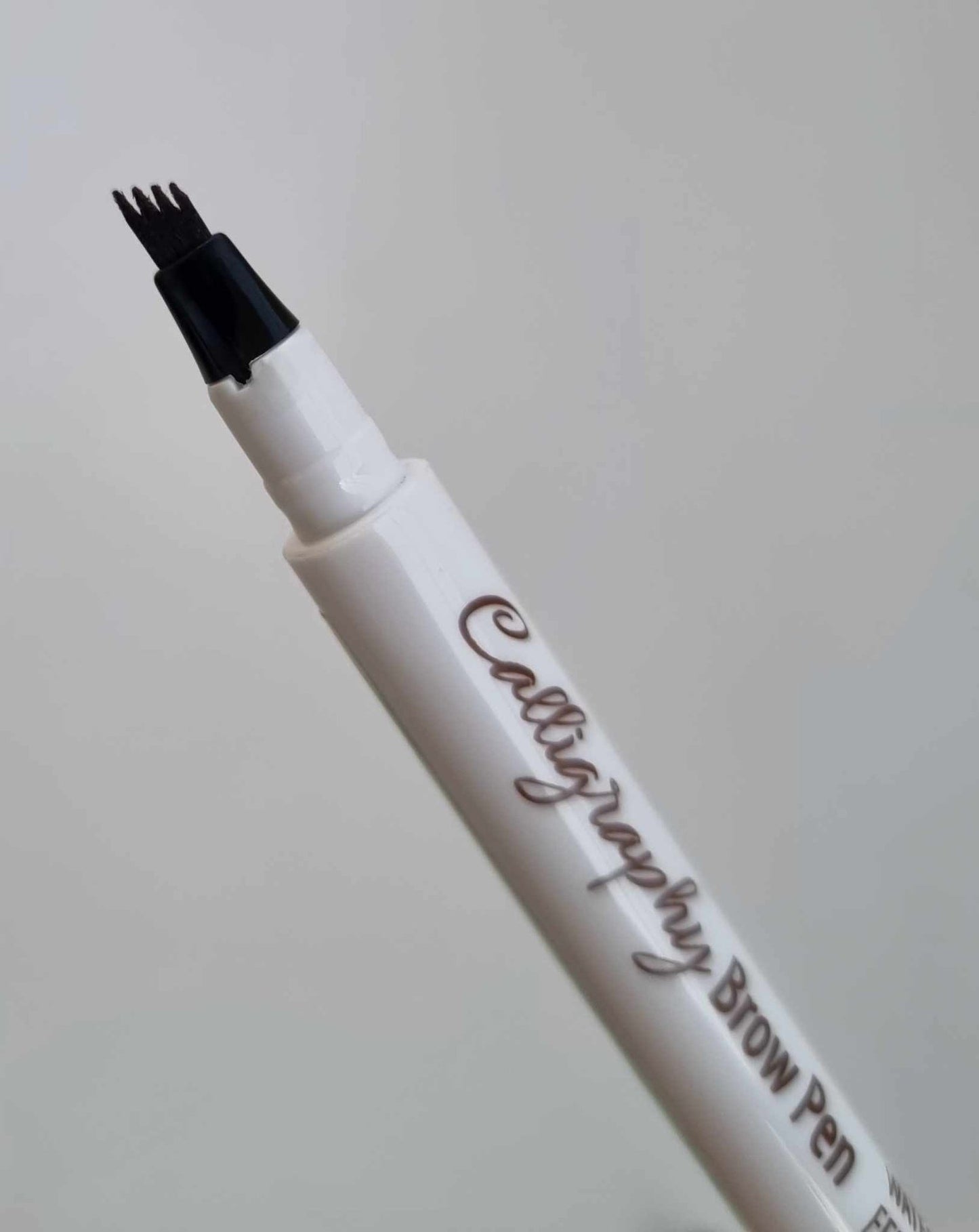 Feutre calligraphy microblading maquillage sourcils