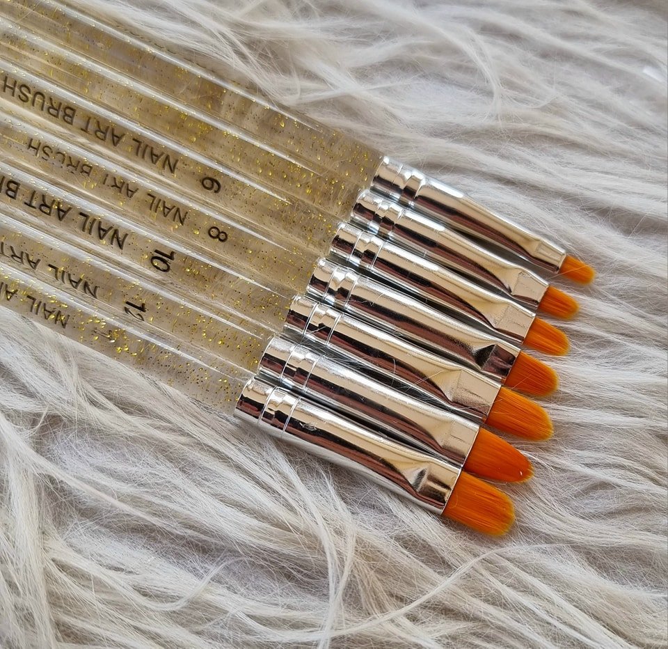 Lot 7 pinceaux NailBrush