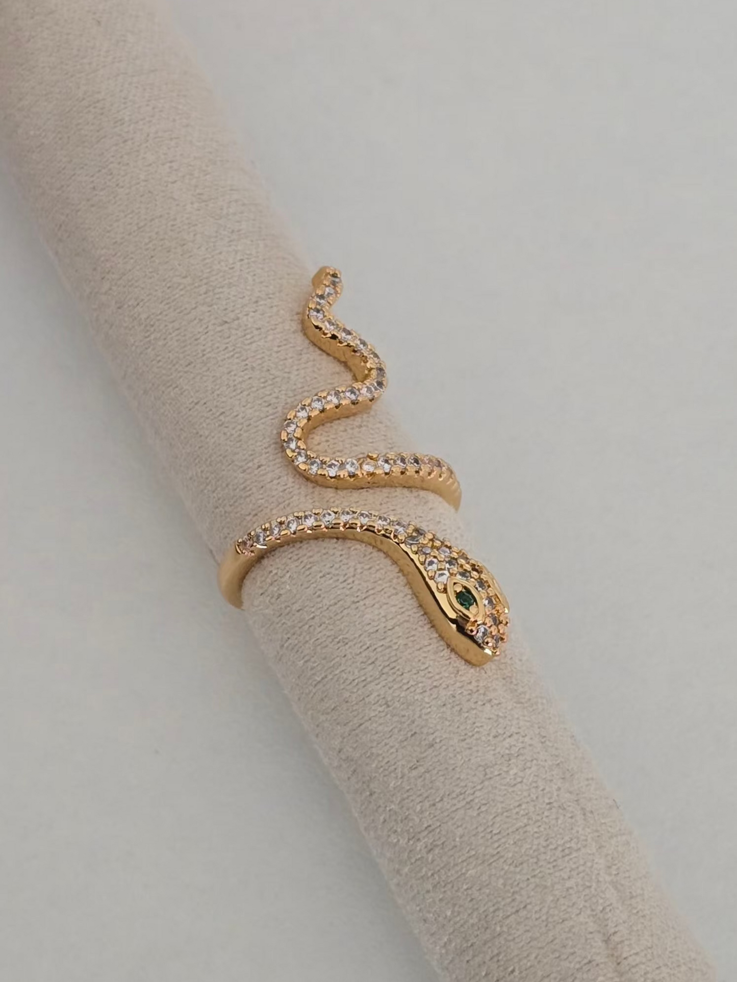 Finition dorée lumineuse de la bague Hypnose