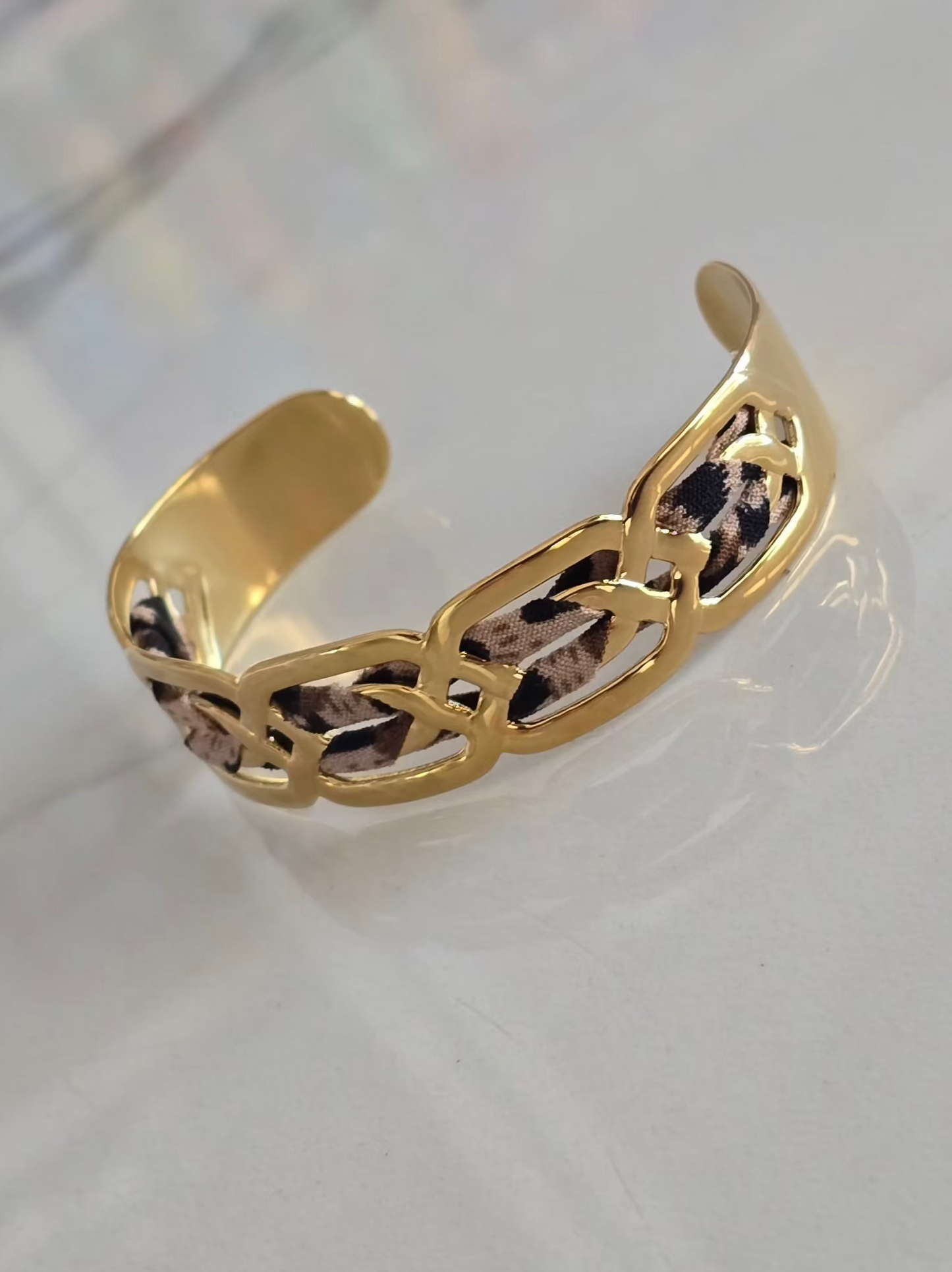 Bracelet jonc Savana doré en acier inoxydable - vue de profil