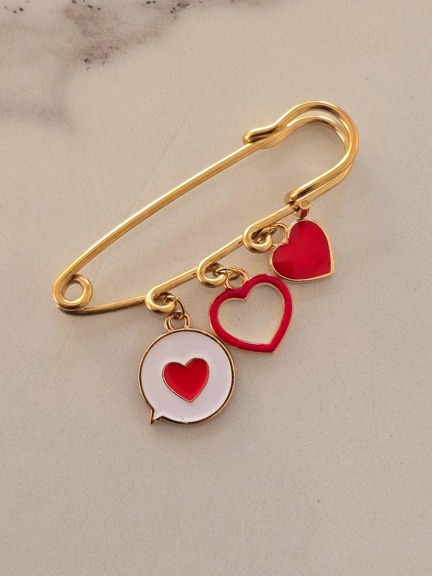 broche amour fou sur fond blanc CHERITA