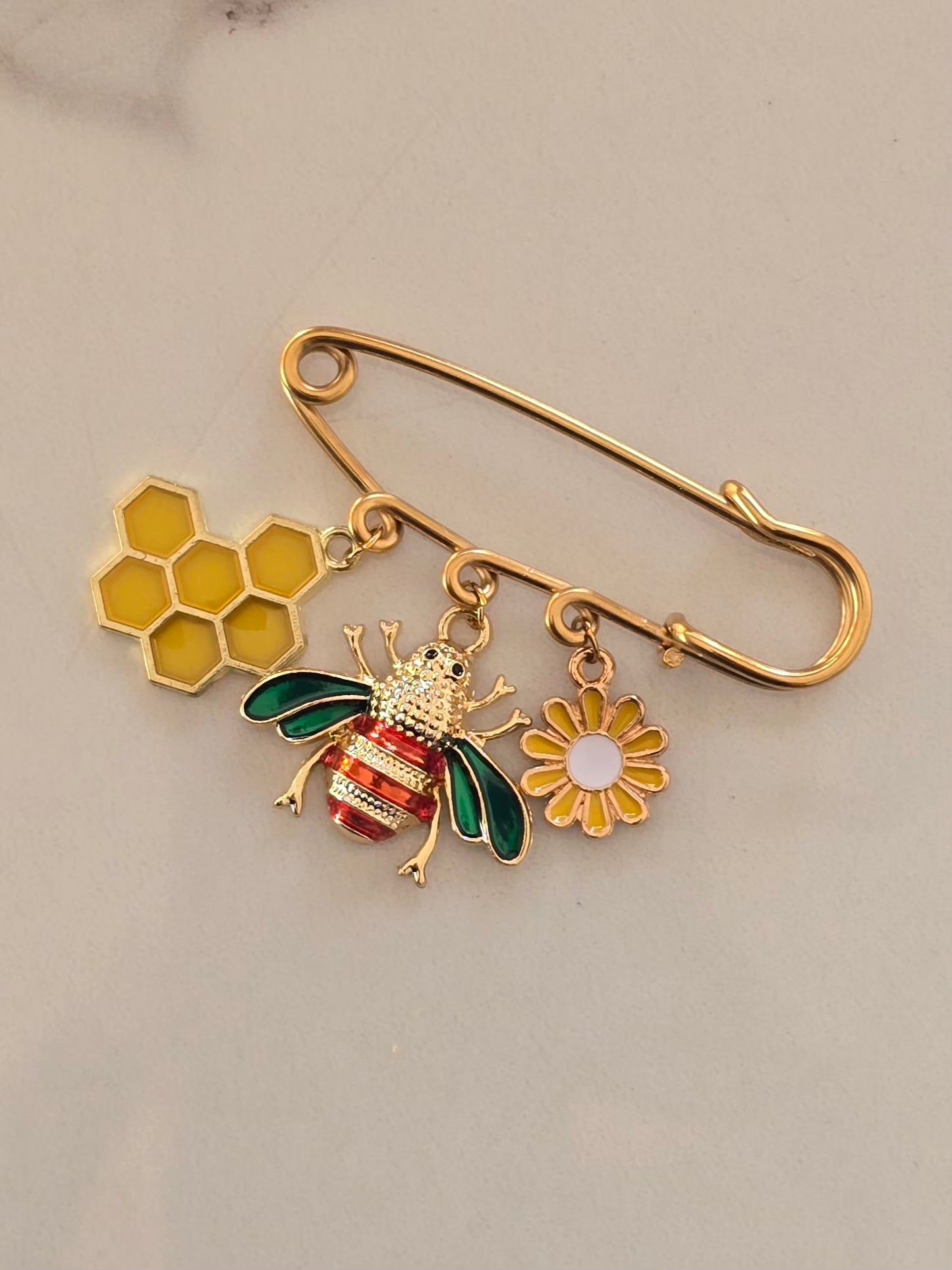 Vue de profil de la broche dorée MIEL d'or