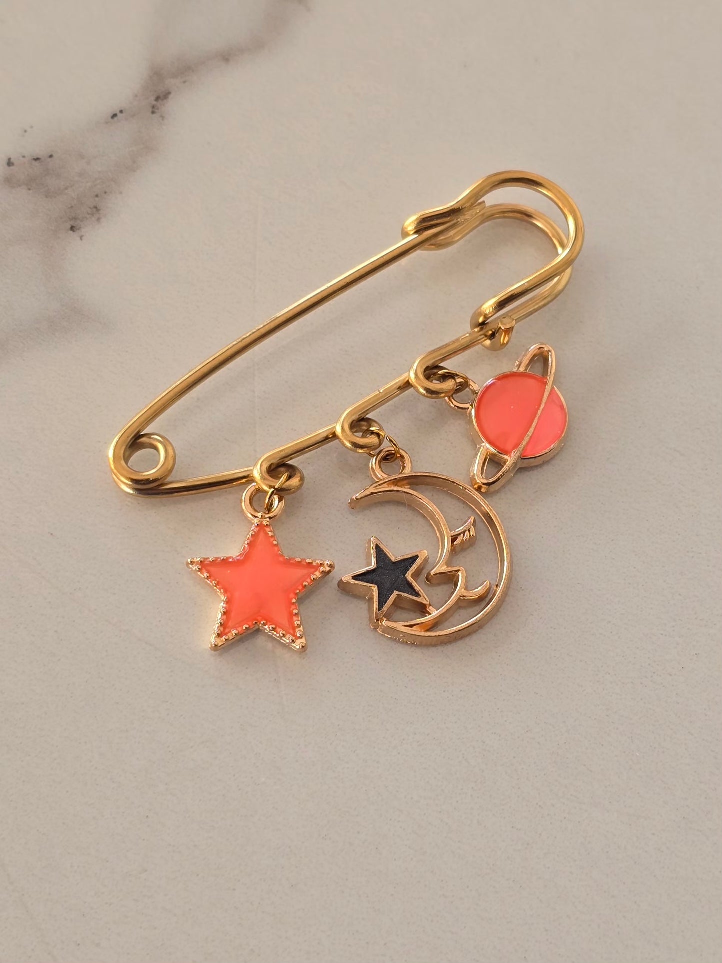 Broche NUIT ETOILEE sur fond blanc