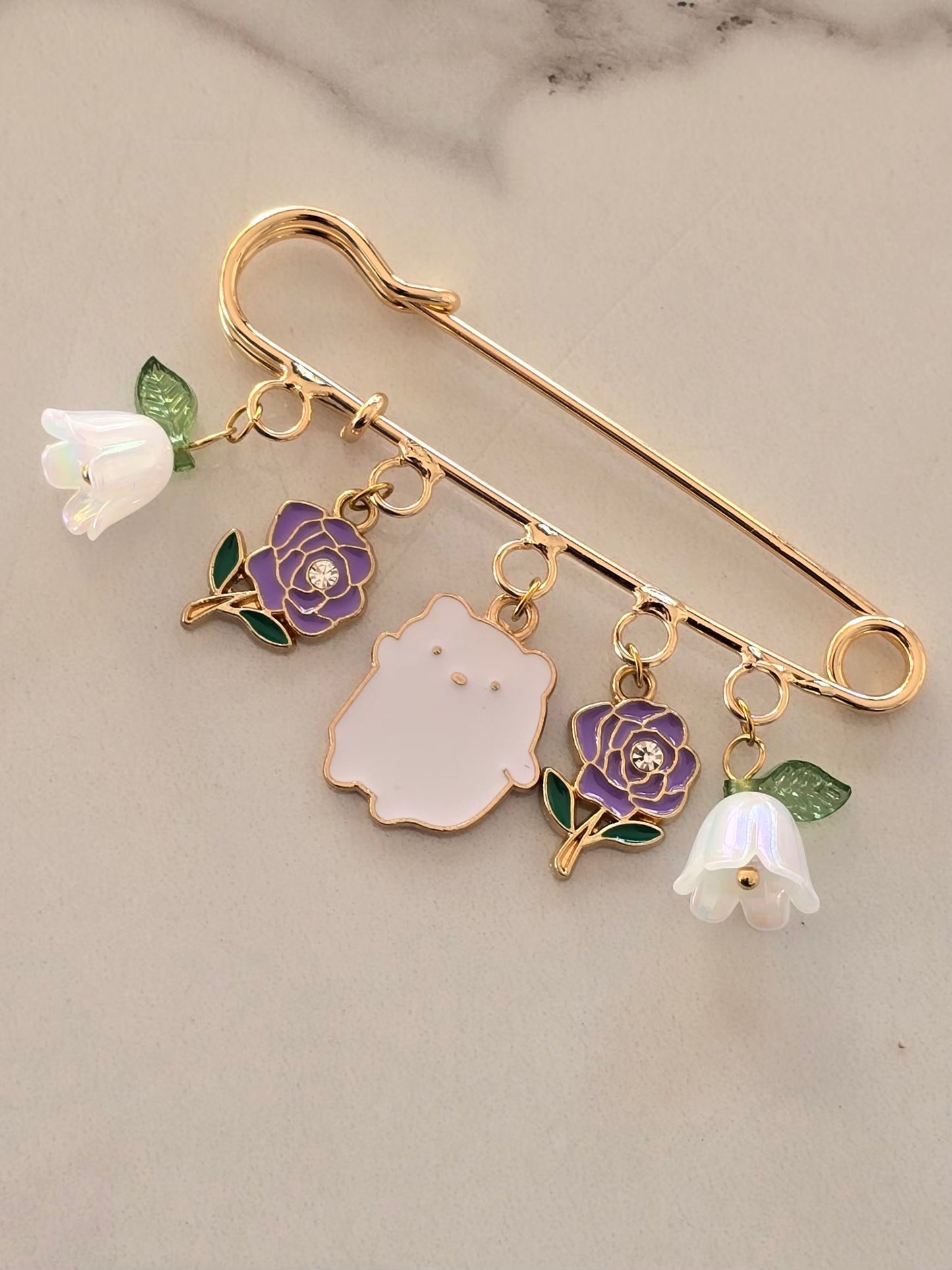 broche unique, assemblée à la main CHERITA