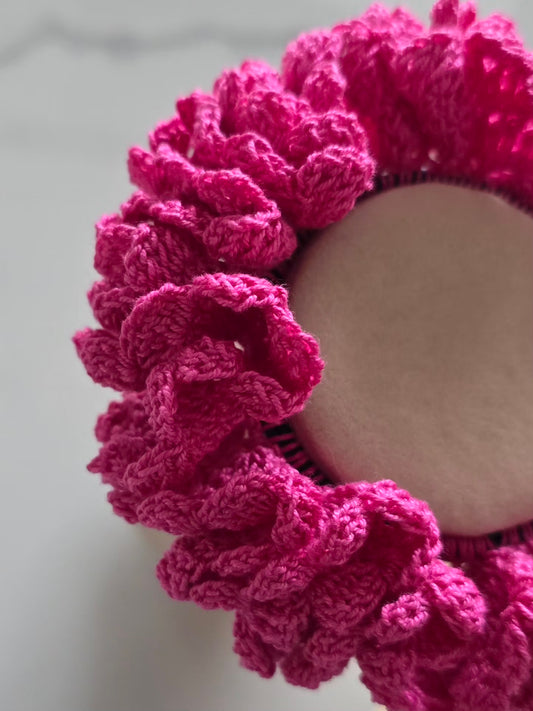Gros chouchou rose artisanal à effet volumineux