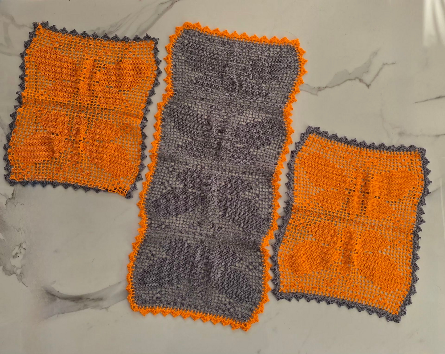 Décoration de table avec napperons papillon en crochet