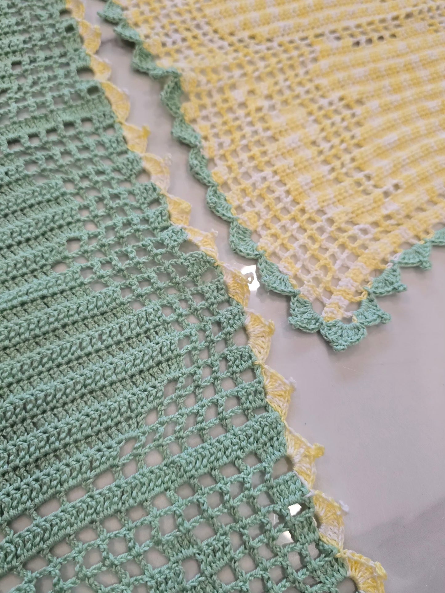 Napperons en crochet coton aux couleurs douces et chaleureuses