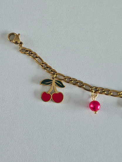 Bracelet doré ajustable avec perles roses et pendentifs cerises gourmandes