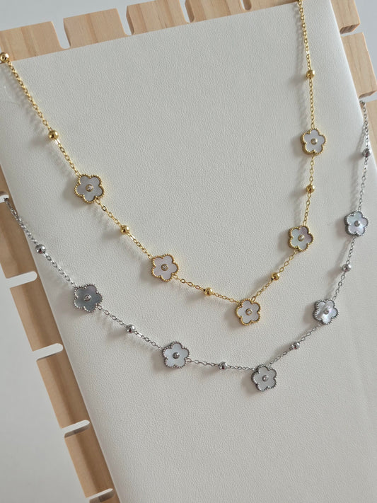 collier doré avec fleurs argentées et strass au centre, en acier inoxydable