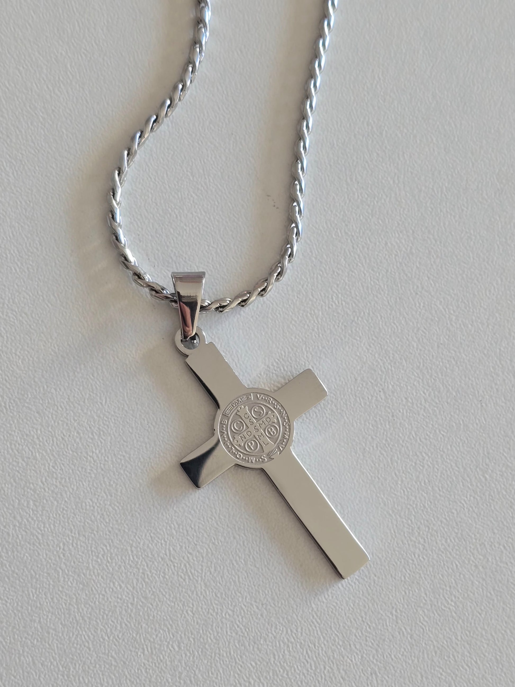 pendentifs croix double face symbole de foi et d'élégance