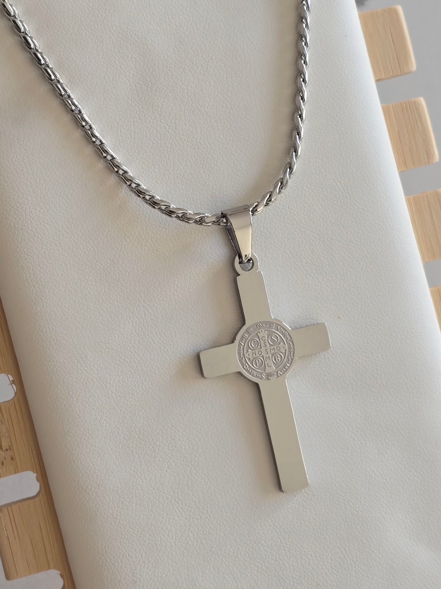 bijou collier homme croix en acier inoxydable
