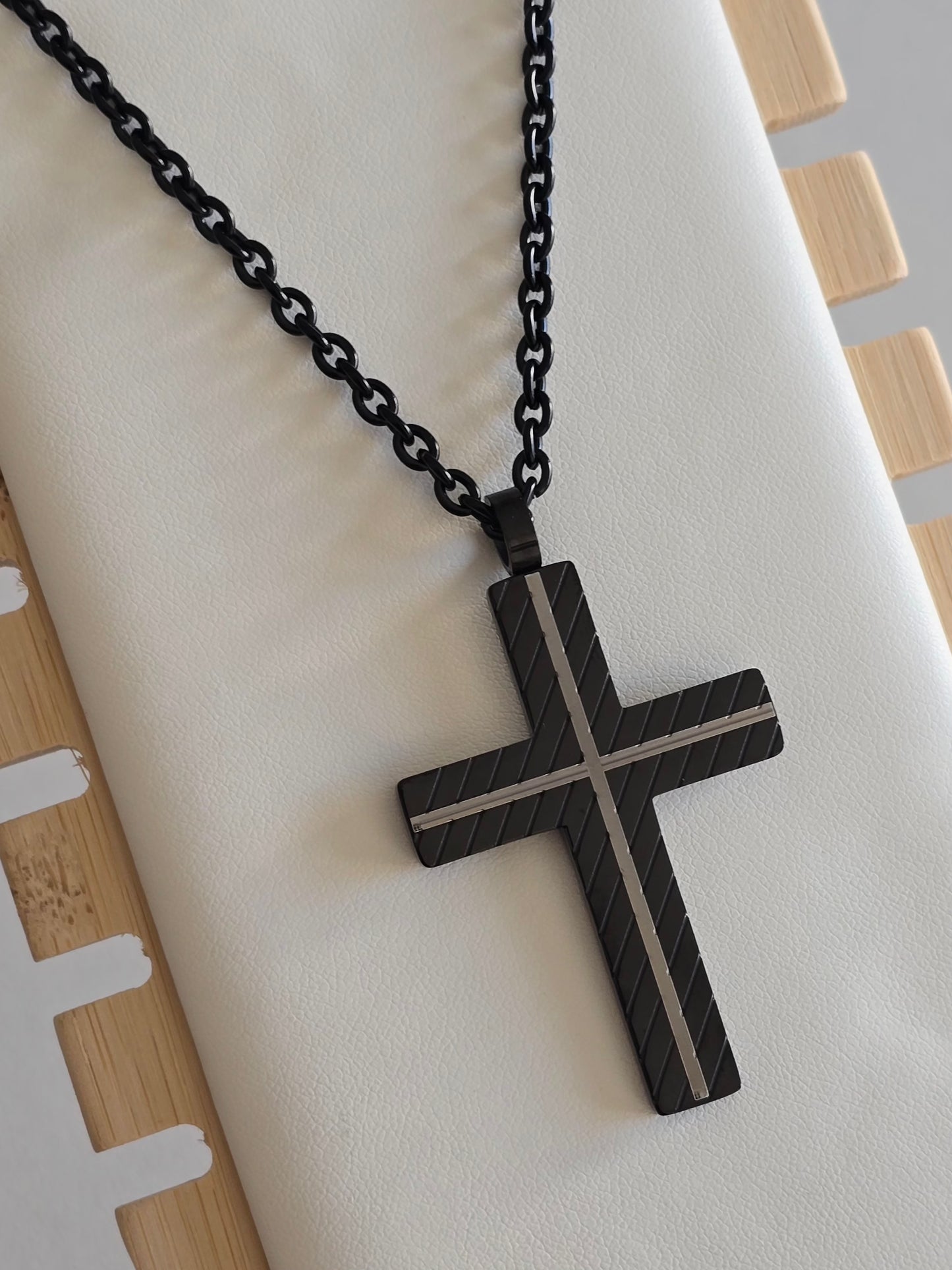 pendentif croix élégante en acier inoxydable noir pour homme