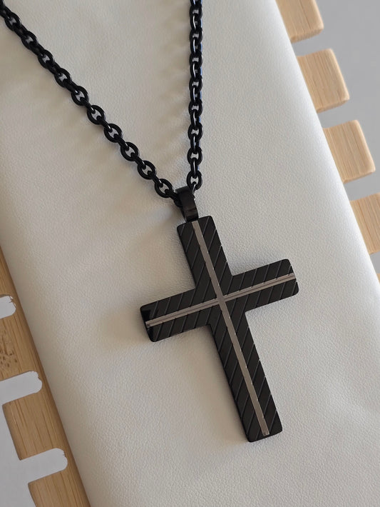 bijou homme moderne en acier noir, collier avec croix stylisée