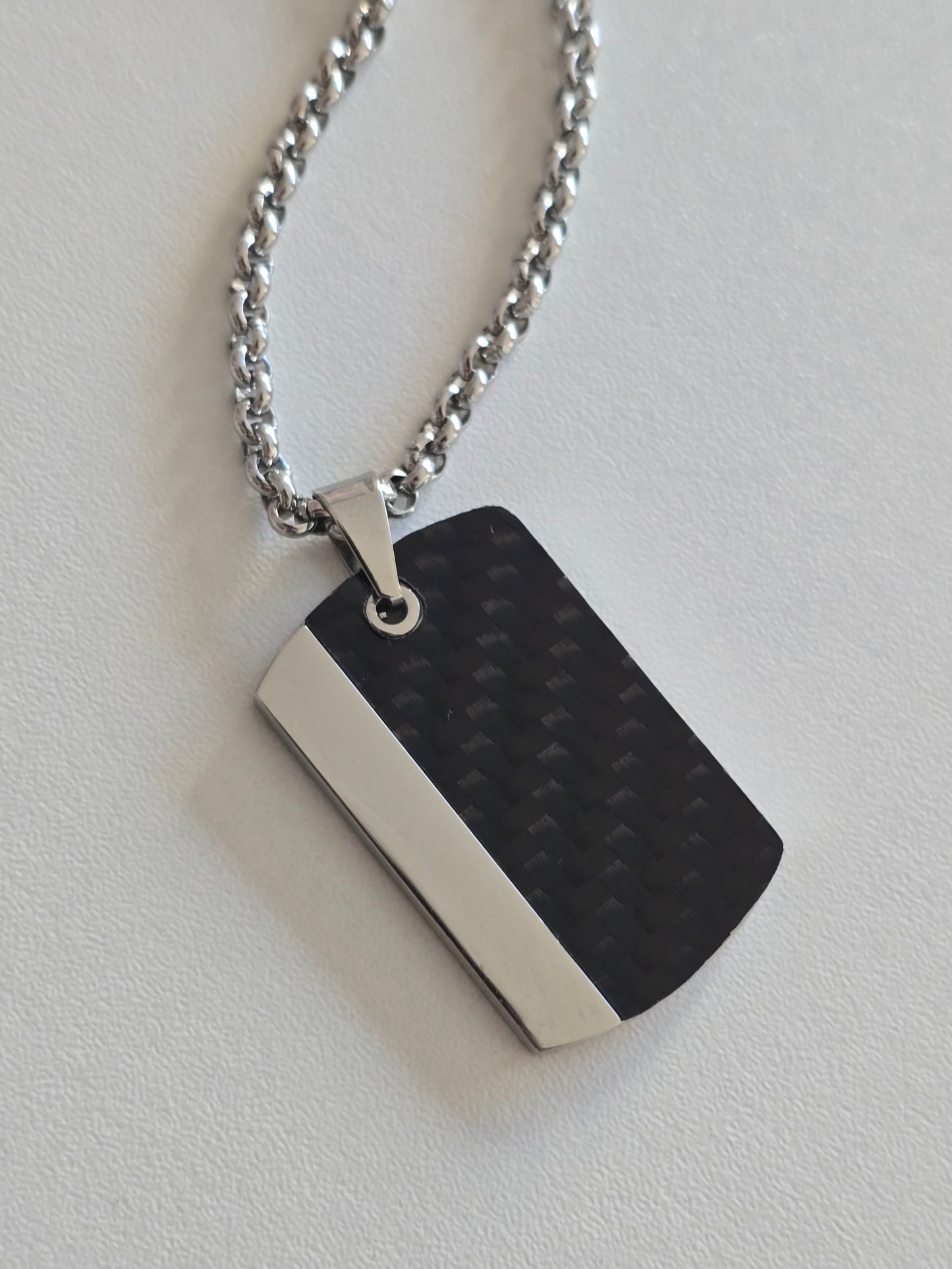 pendentif noir carbone et acier collier homme force