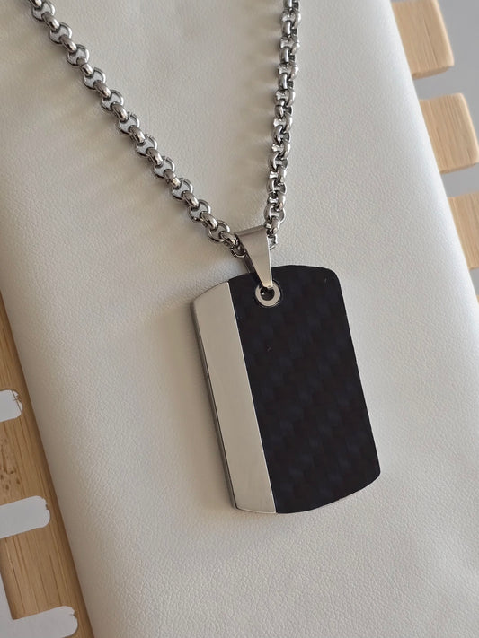 collier homme force acier inoxydable et carbone noir avec pendentif rectangulaire