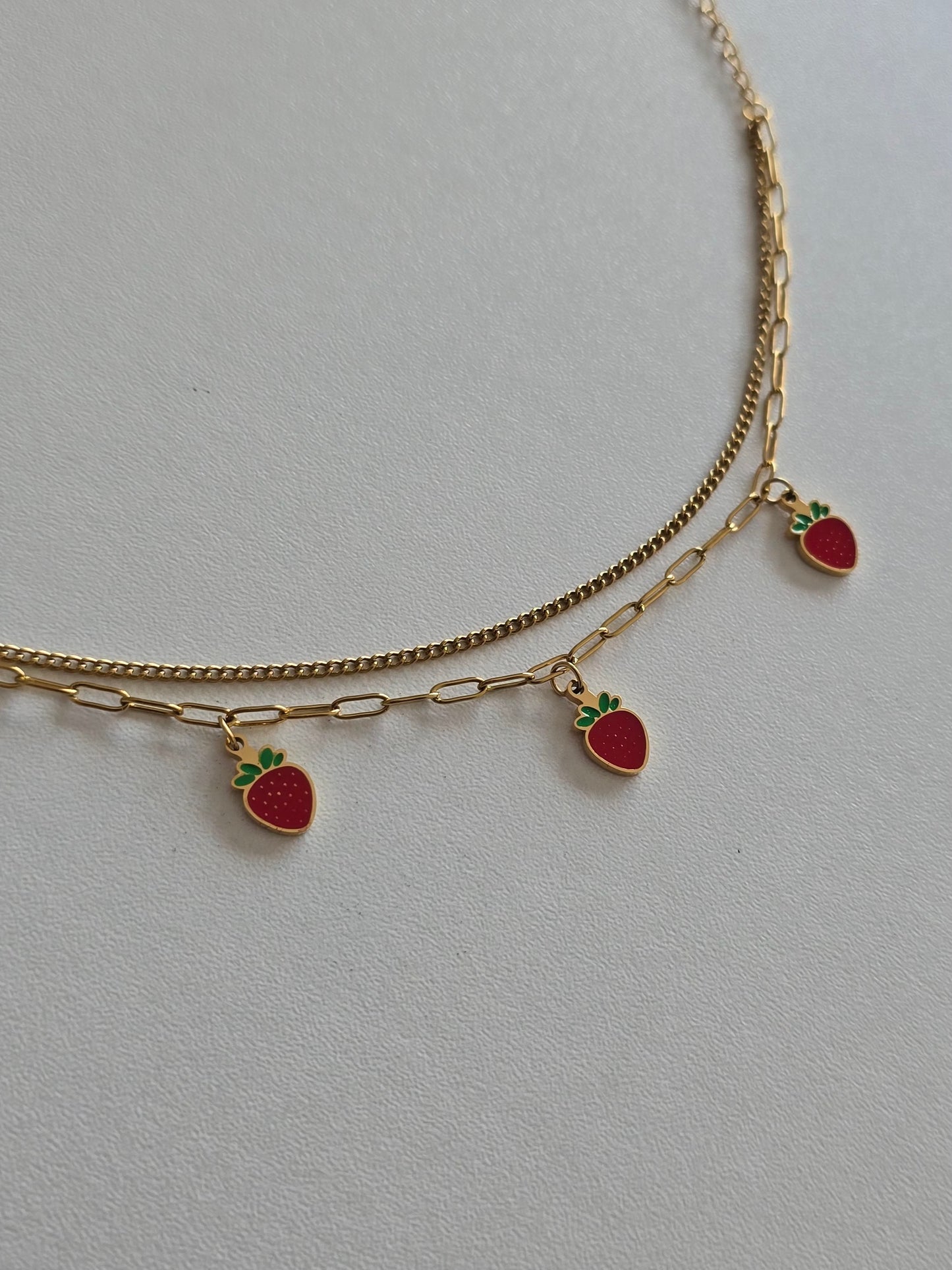 bracelet de cheville en acier inoxydable doré avec charms fraise rouges