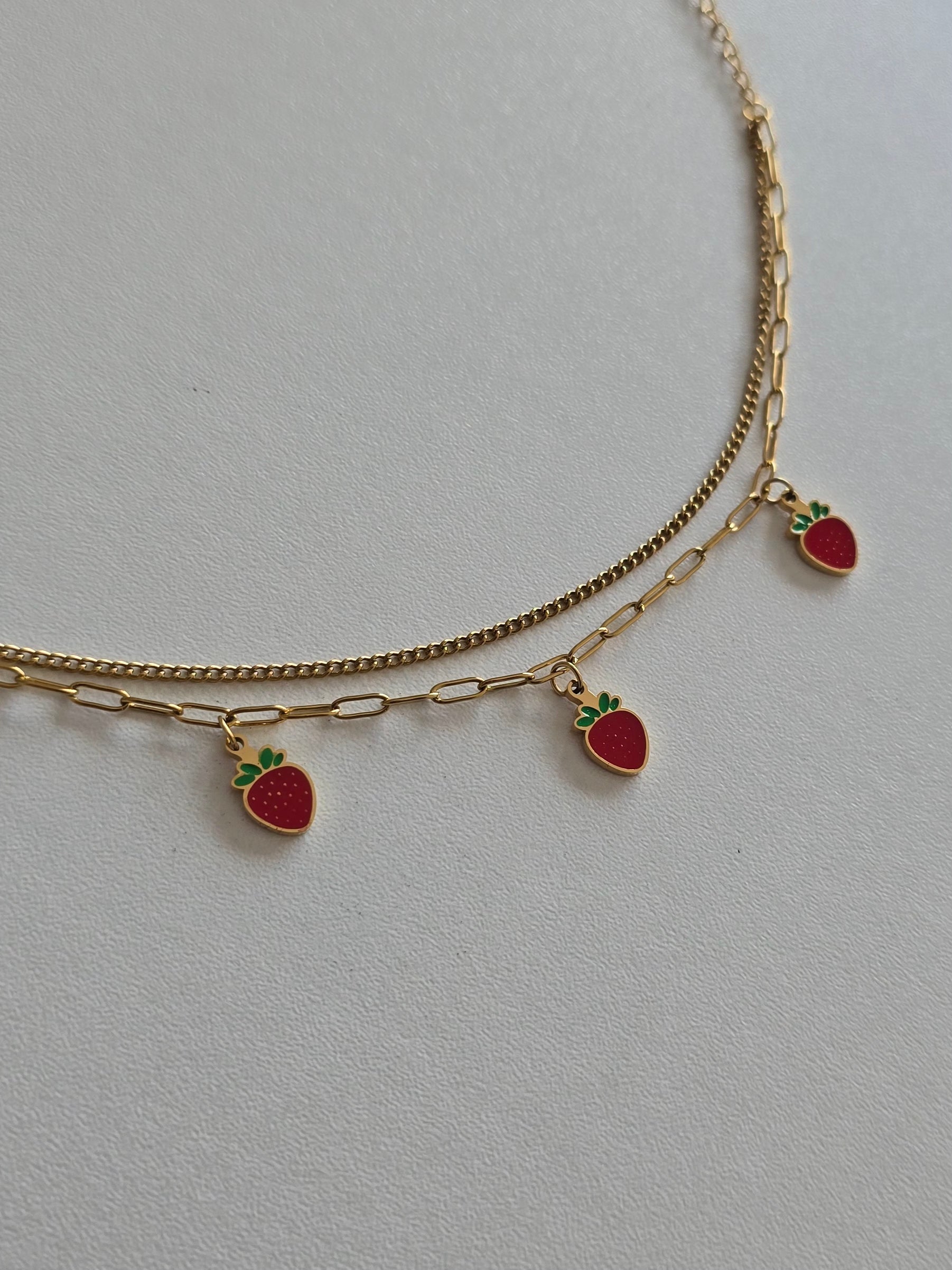 bracelet de cheville en acier inoxydable doré avec charms fraise rouges