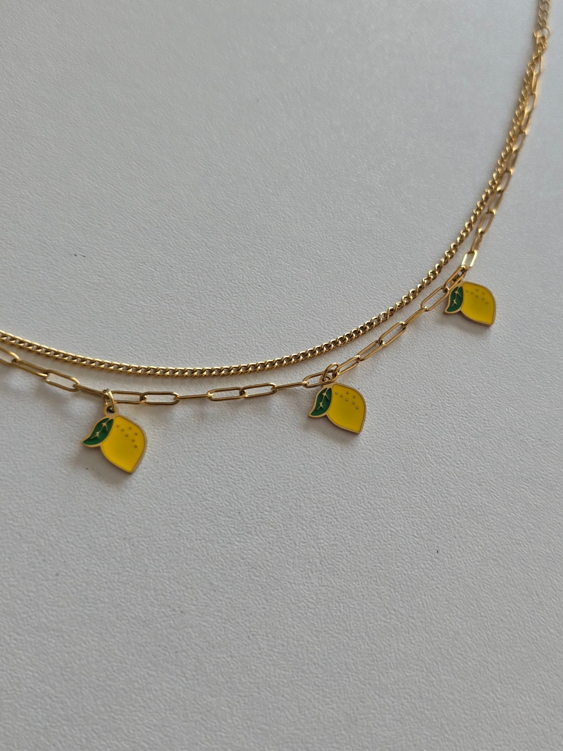 bracelet de cheville femme doré avec trois charms citron de 1 cm
