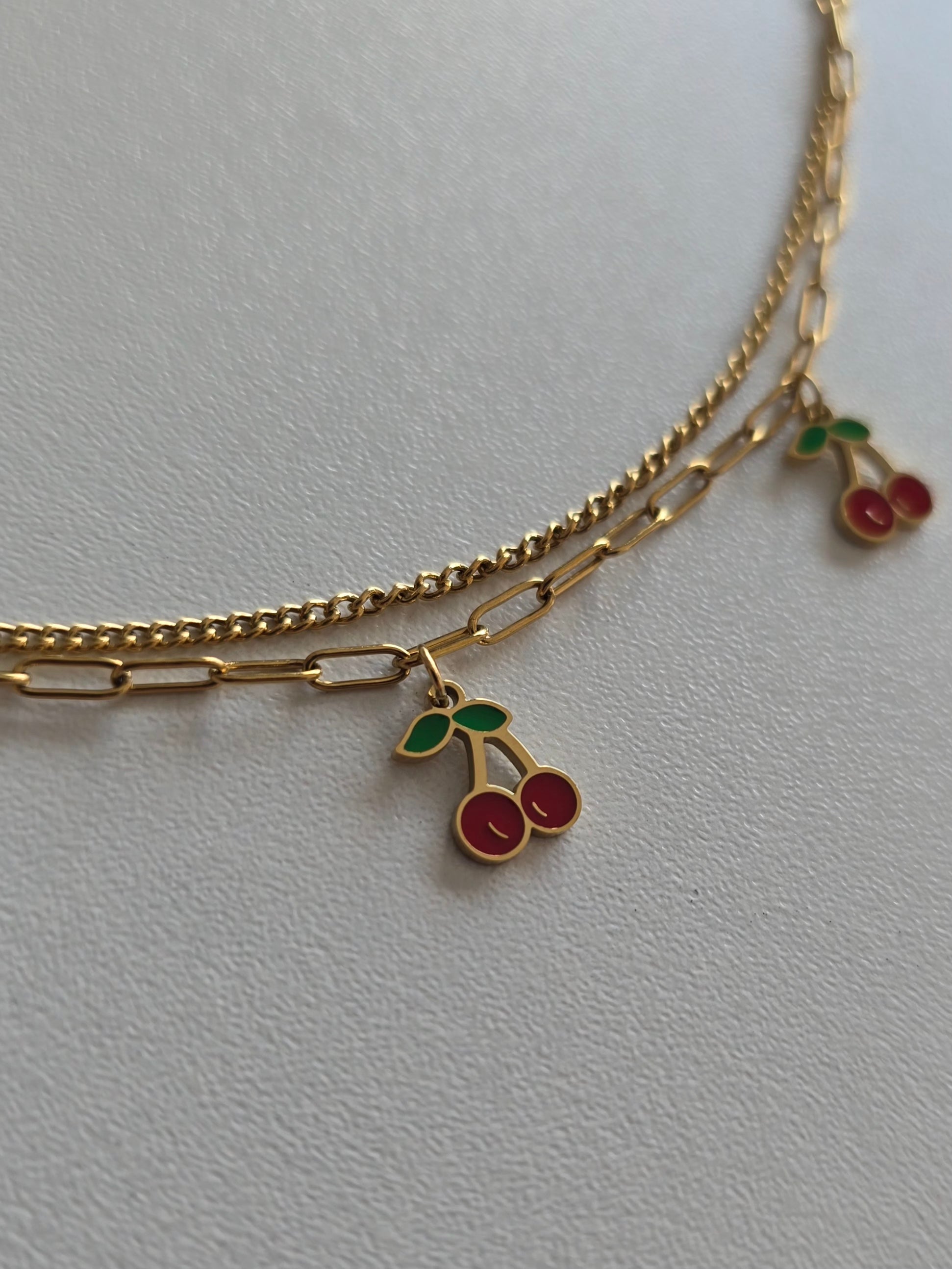 bracelet de cheville femme doré avec trois charms cerises de 1 cm