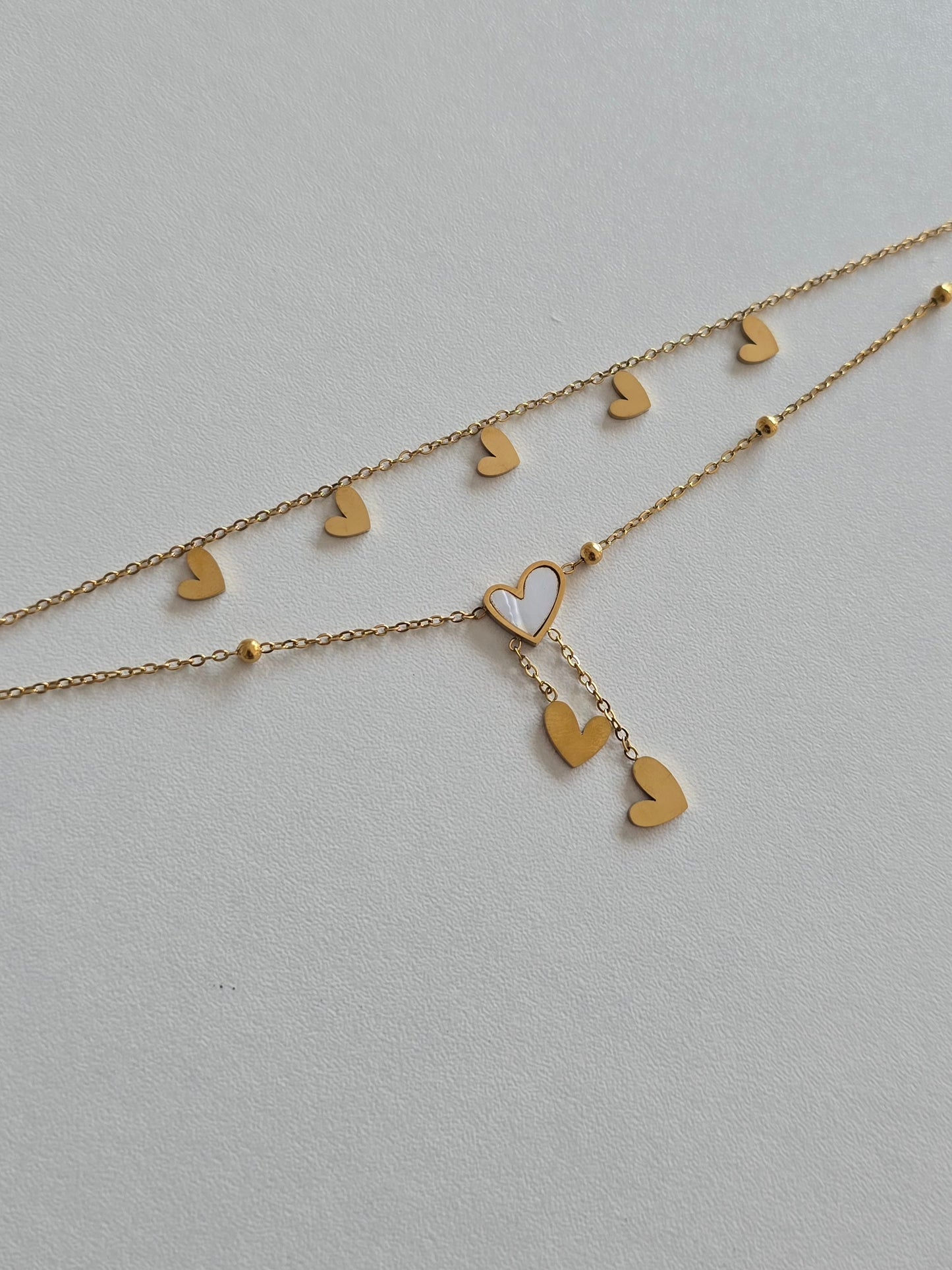 bracelet de cheville Lova en acier inoxydable doré avec double chaîne et coeur blanc irisé
