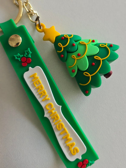détail du sapin de noël porte-clés Holly avec boules rouges et guirlande