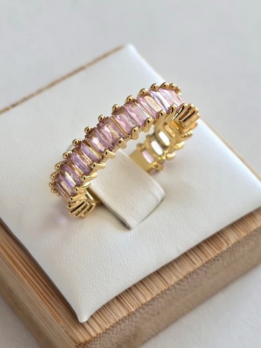Bague en acier inoxydable doré, largeur 0,5 cm, pierres roses délicates 