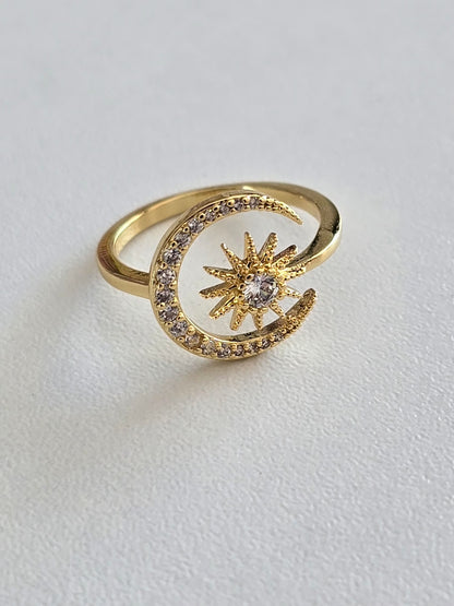 Bague Lunara dorée avec lune et soleil