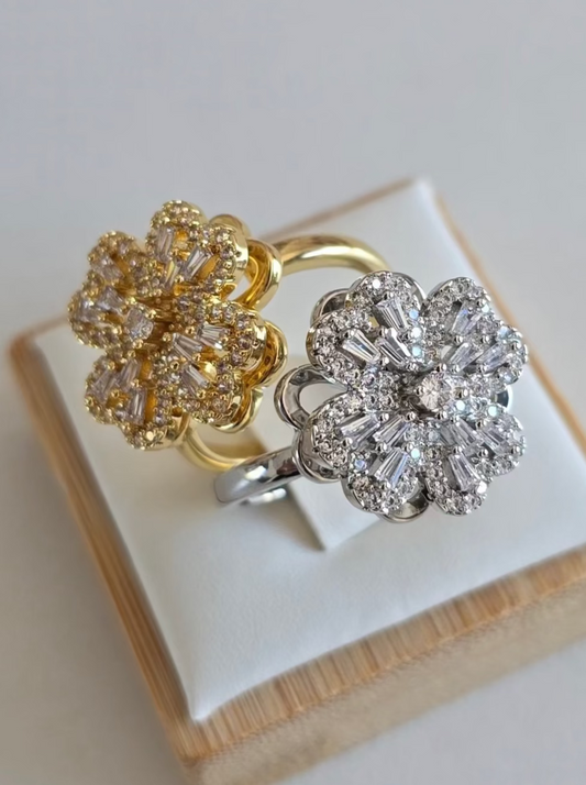 Bague Chiara dorée ou argenté en acier inoxydable, trèfle étincelant rotatif